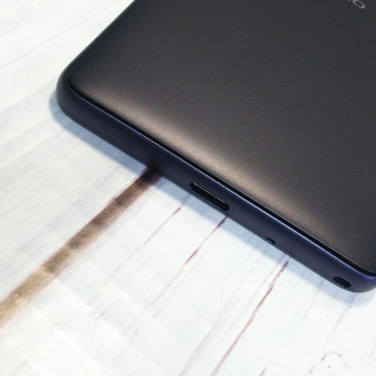 au Qua phone QZ ������ KYV44 ����ǥ���  �ۤܿ��� 440