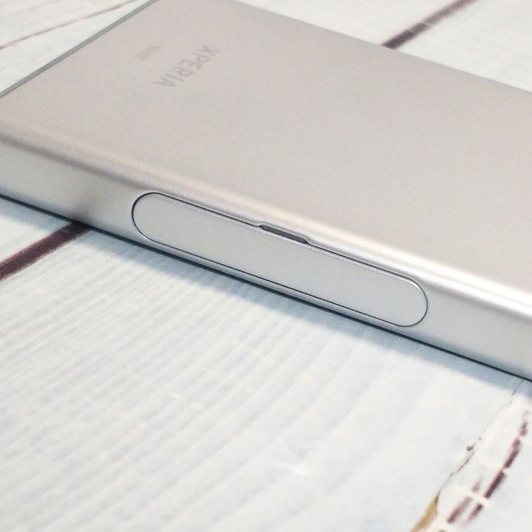 docomo Xperia XZ1 Compact SO-02K silver   881