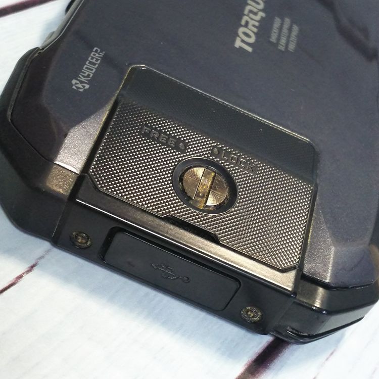 au ������ TORQUE G04 �֥�å� KYV46  463