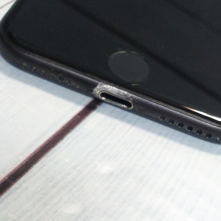 au iPhone7 32GB �֥�å� [������]  617