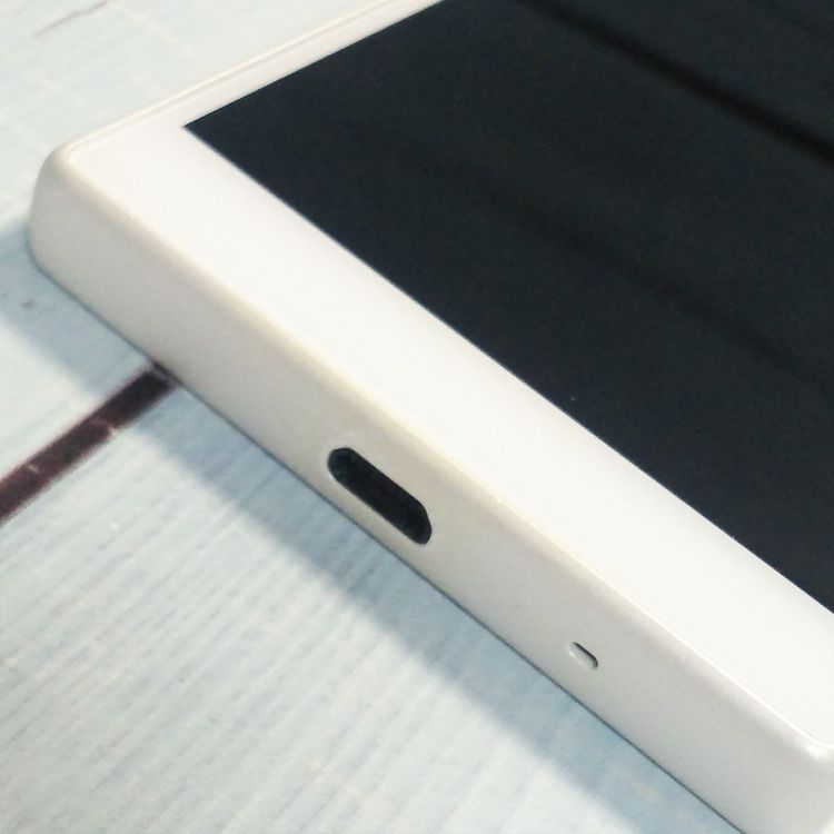 docomo Xperia Z5 Compact SO-02H WHITE  339