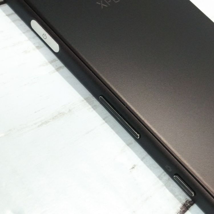 SONY Xperia XZs SOV35 au �֥�å�  680