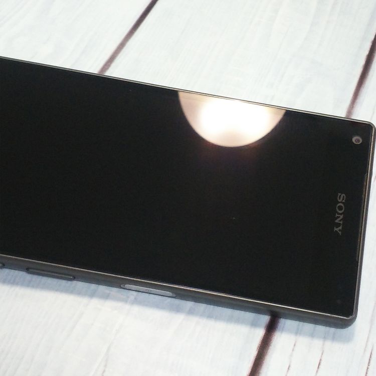 docomo Xperia Z5 Compact SO-02H Black [������]  032
