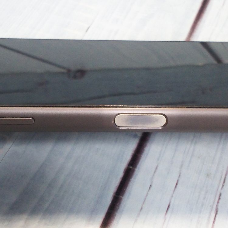 SONY au Xperia Z5 SOV32 GraphiteBlack  433