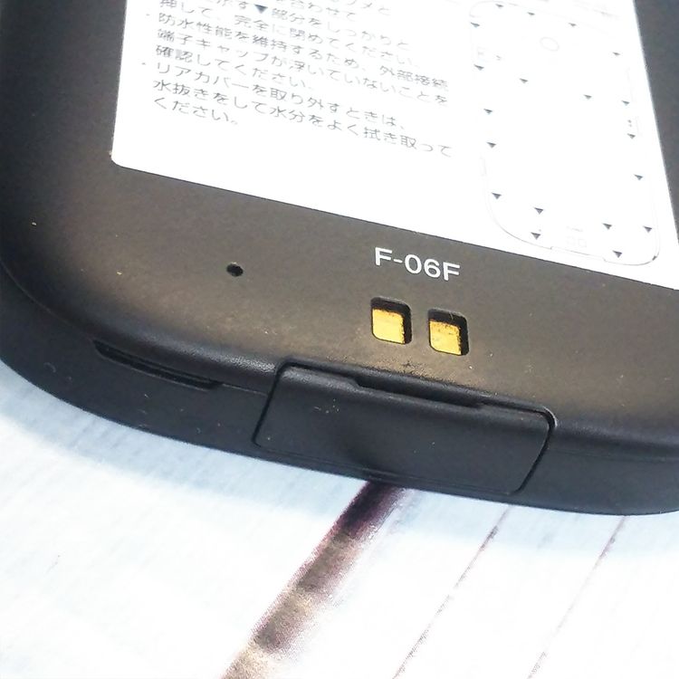 �ٻ��� docomo �餯�餯���ޡ��ȥե���3 �֥�å� F-06F 046