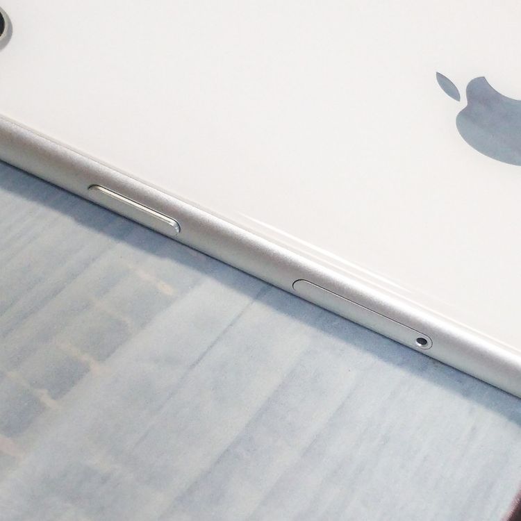 au iPhoneSE2 64GB �ۥ磻��  054