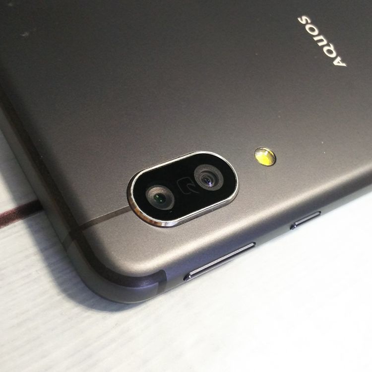 au AQUOS sense3 SHV45 �֥�å�  323