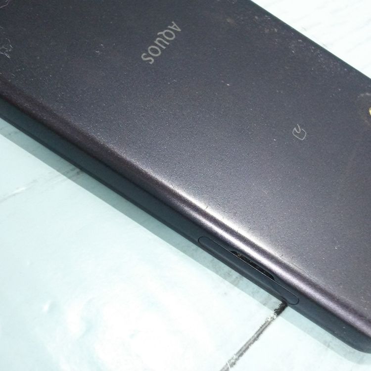 au AQUOS sense2 SHV43 Nuance Black  935