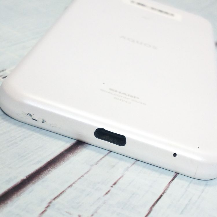 au AQUOS sense2 SHV43 Silky White  561