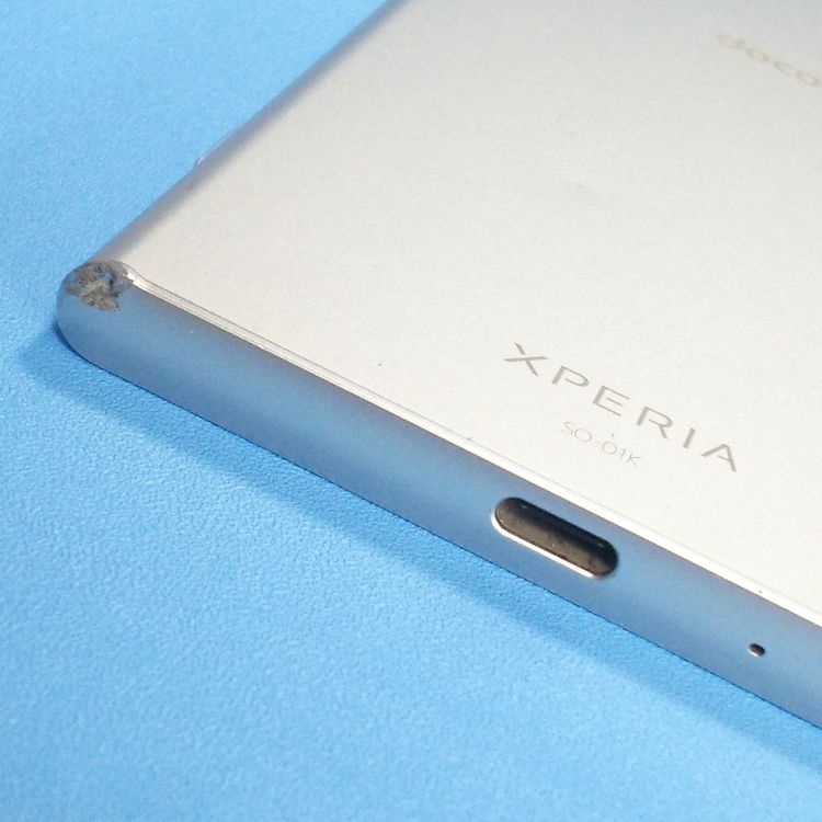 docomo Xperia XZ1 SO-01K Warm Silver  985