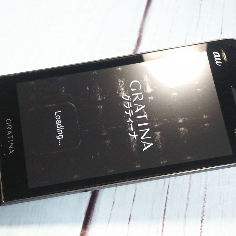 au ������ GRATINA ��[����] �֥�å� KYF39  246