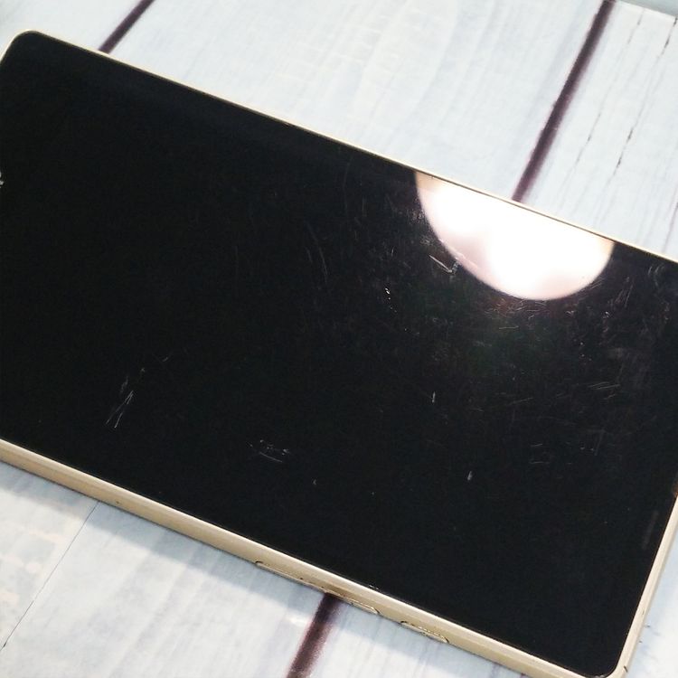 docomo SH-04G Gold ������� AQUOS EVER  580