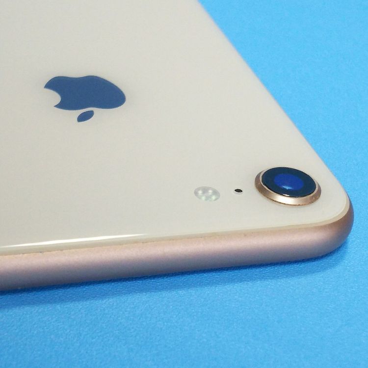 au iPhone8 64GB �������  717