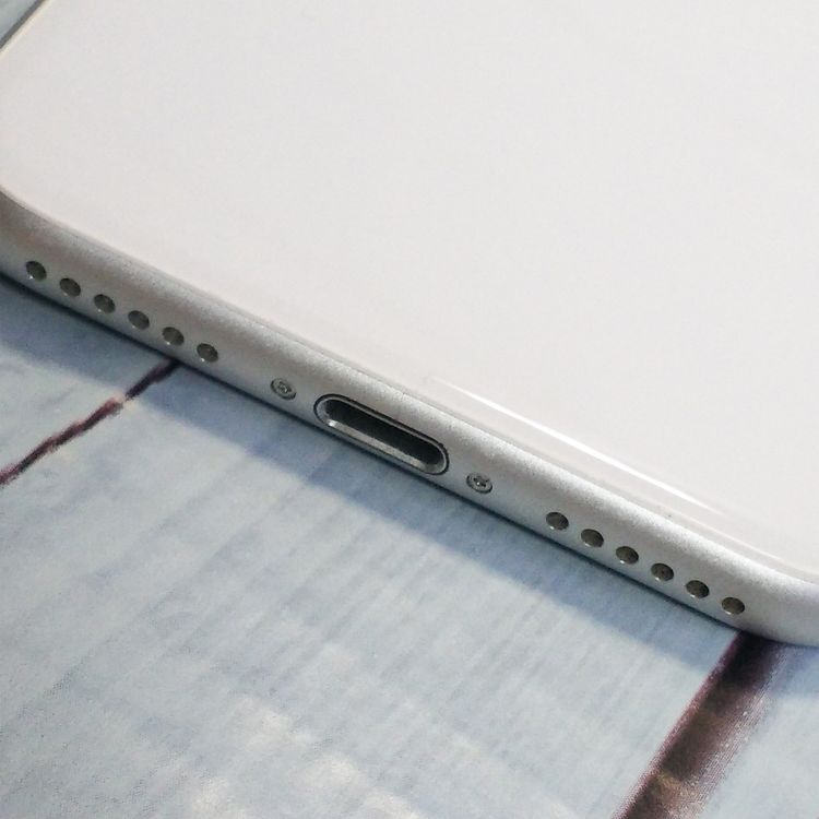 au iPhoneSE2 64GB �ۥ磻��  368