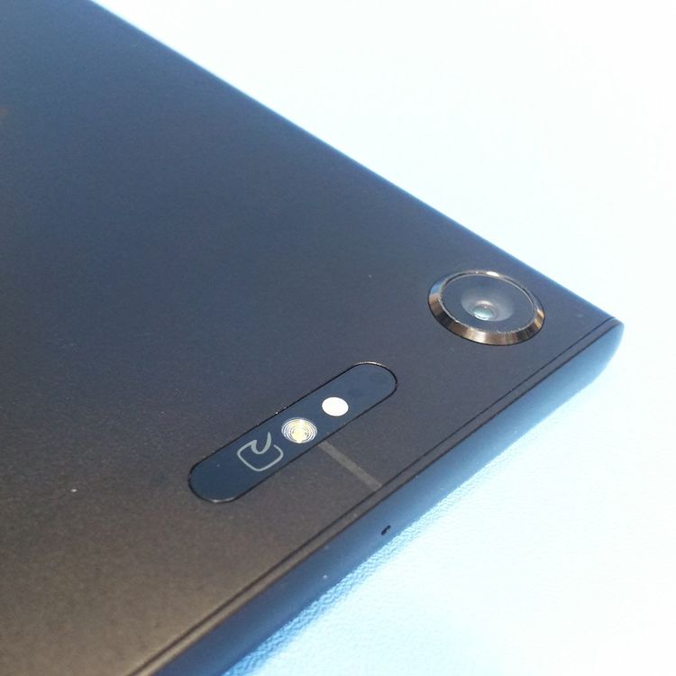 docomo Xperia XZ1 SO-01K Black  758