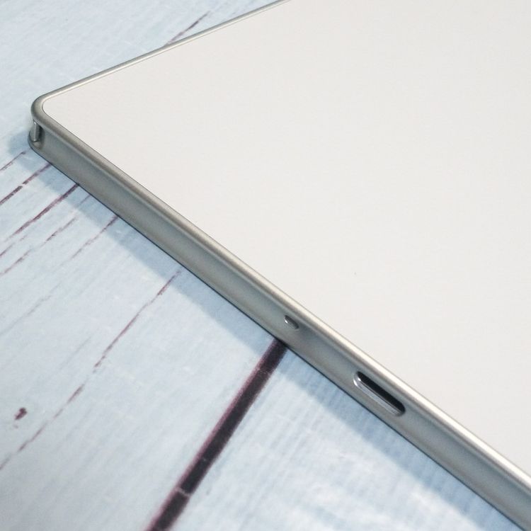 docomo arrows Tab F-02K White �ۥ磻��  330