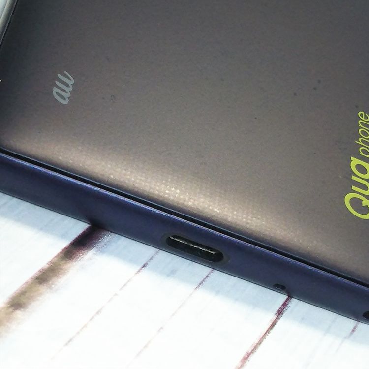 au Qua phone QZ ������ KYV44 ����ǥ���  083