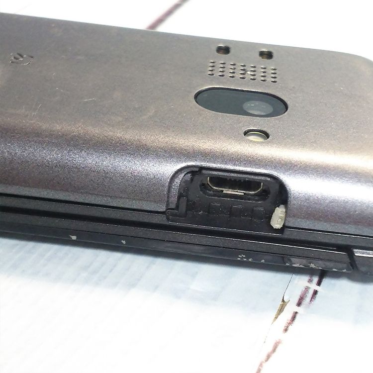 KYOCERA au GRATINA 4G BLACK KYF31  954