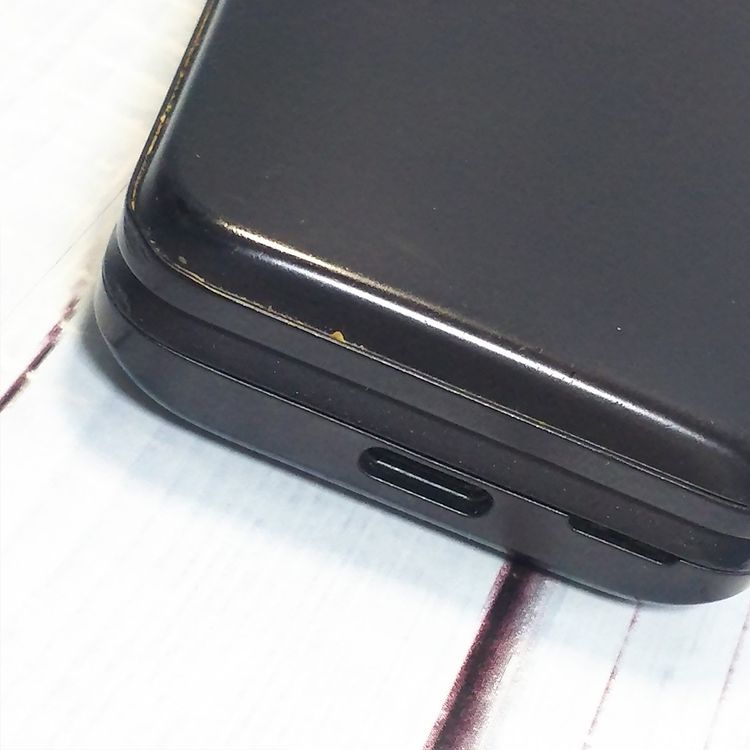 au GRATINA KYF42 �֥�å� ������ SIM���å�  833