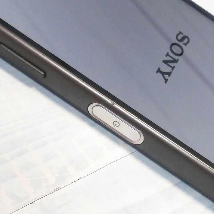 docomo Xperia Z5 Compact SO-02H Black  923