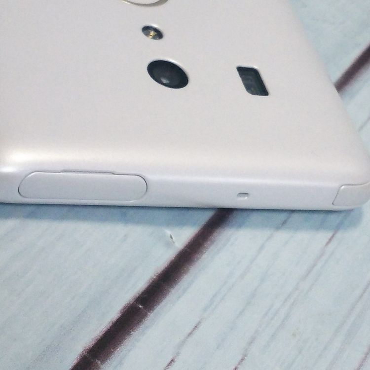 docomo arrows Be3 F-02L �ۥ磻��  ���� 050