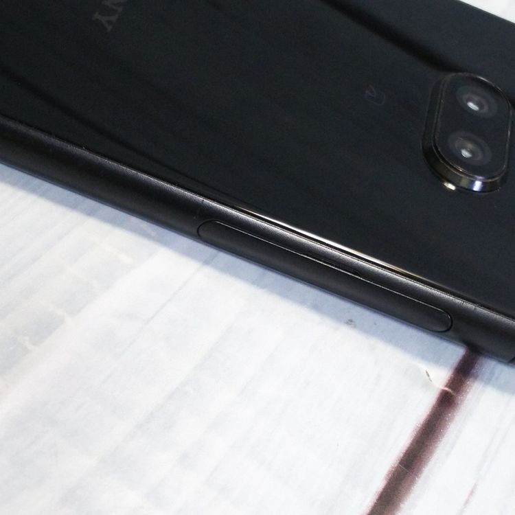 au Xperia8 SOV42 �֥�å�  987