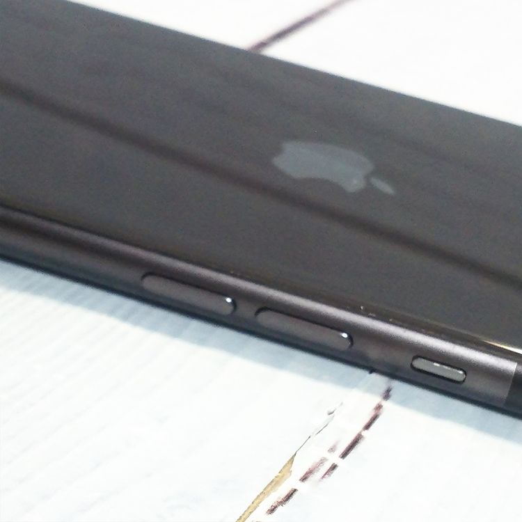 SIM�ե꡼ iPhone8 64GB ���ڡ������졼  083