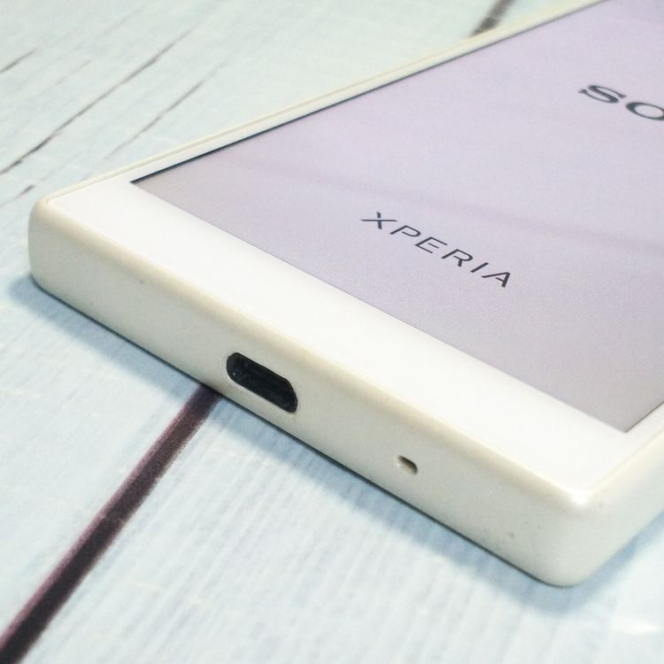 docomo Xperia Z5 Compact SO-02H WHITE  784