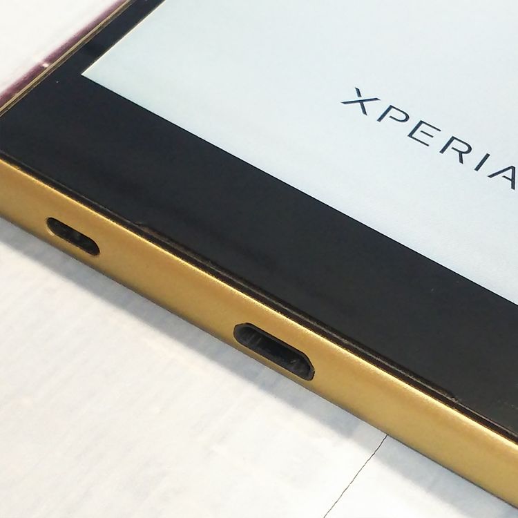 SONY au Xperia Z5 SOV32 Gold  515
