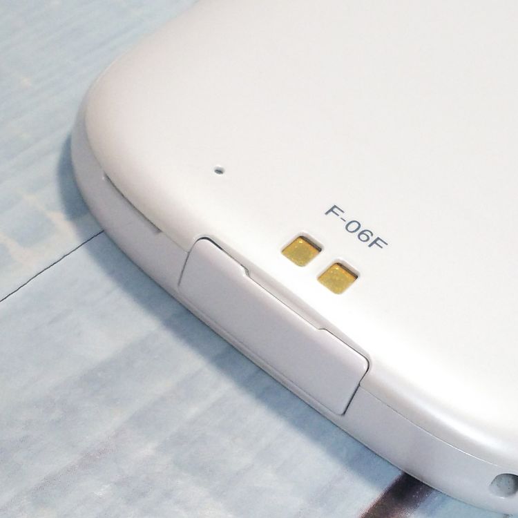 �ٻ��� �餯�餯���ޡ��ȥե���3 F-06F docomo �ۥ磻�� 708