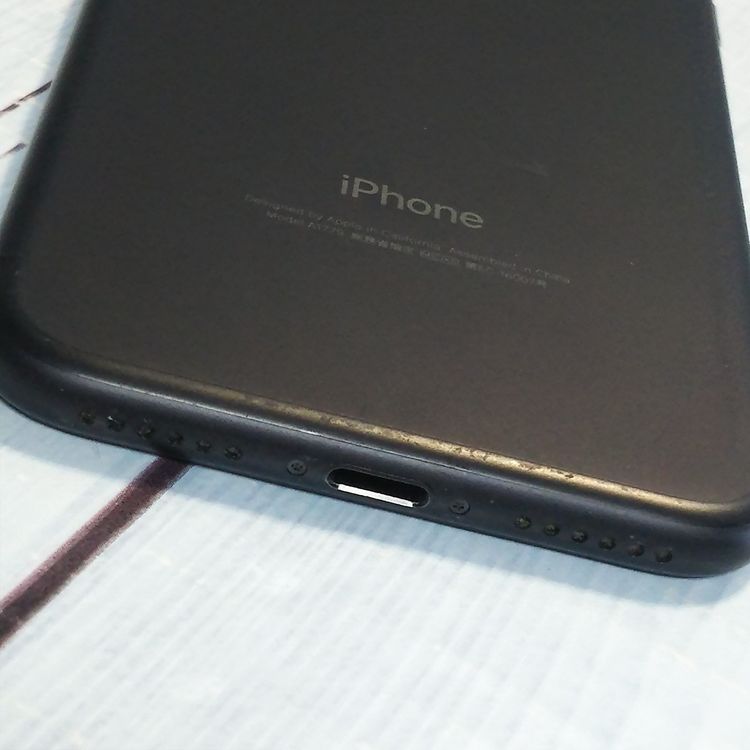 SoftBank iPhone7 32GB �֥�å�  637