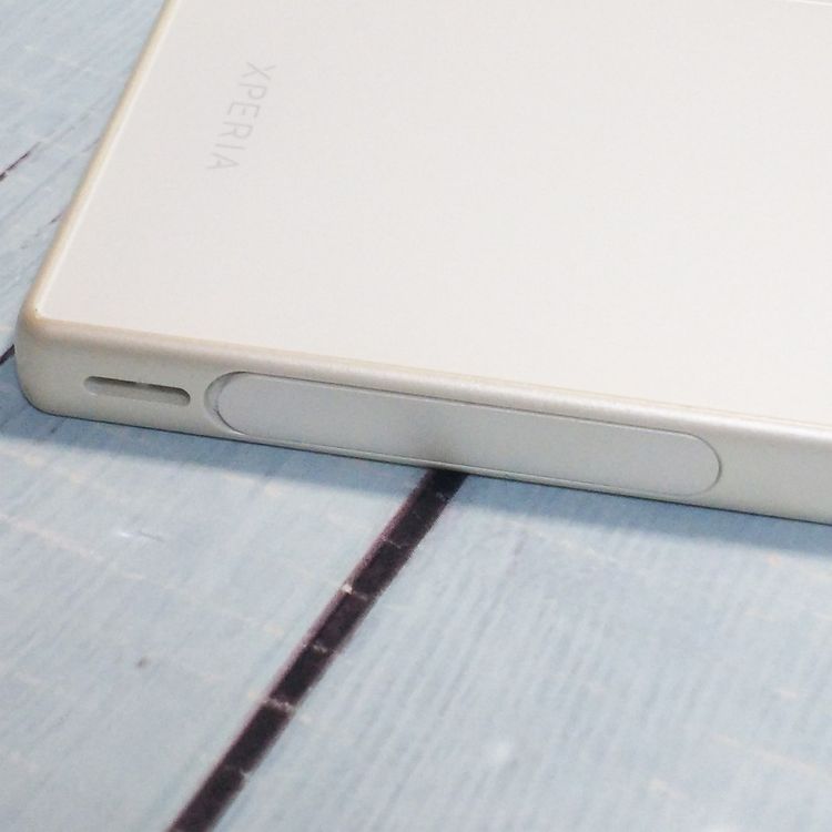 docomo Xperia Z5 Compact SO-02H WHITE  721