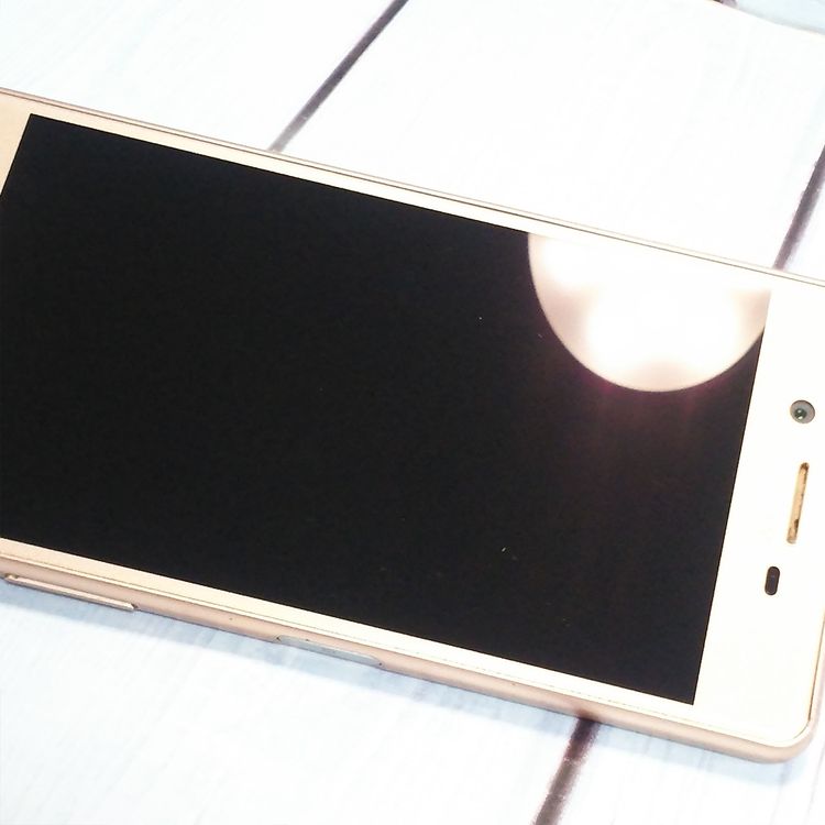 au Xperia X Perfomance SOV33  ԥ  751
