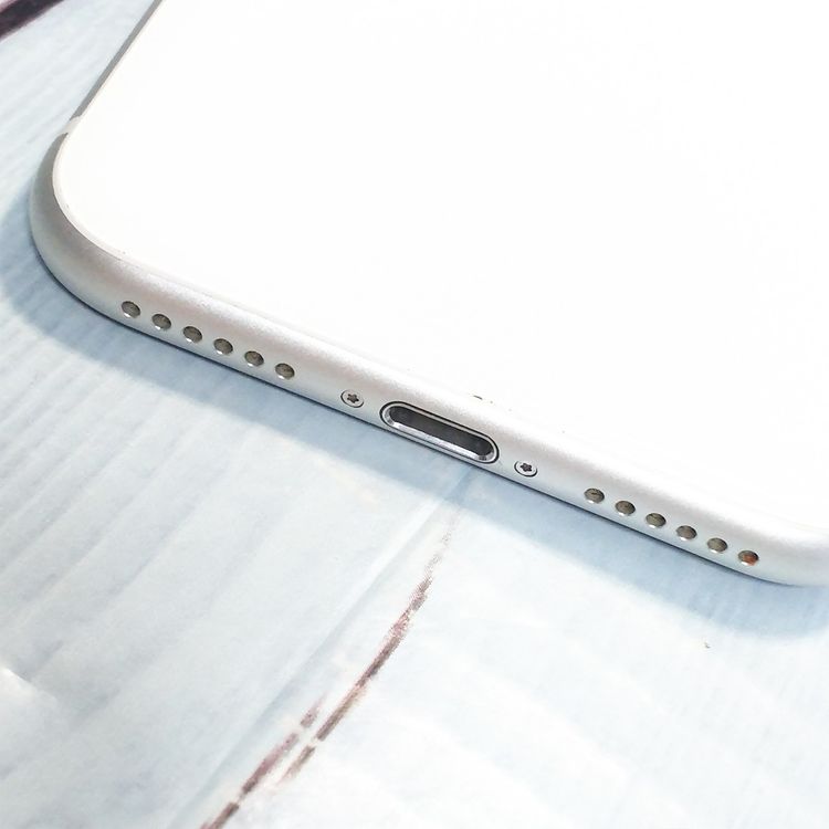 au iPhoneSE ��2���� 64GB �ۥ磻��  470