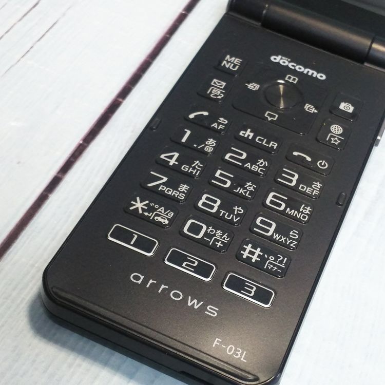 docomo arrows �ٻ��� �������� F-03L �֥�å�  902