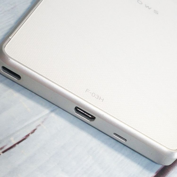 docomo arrows SV F-03H White  599