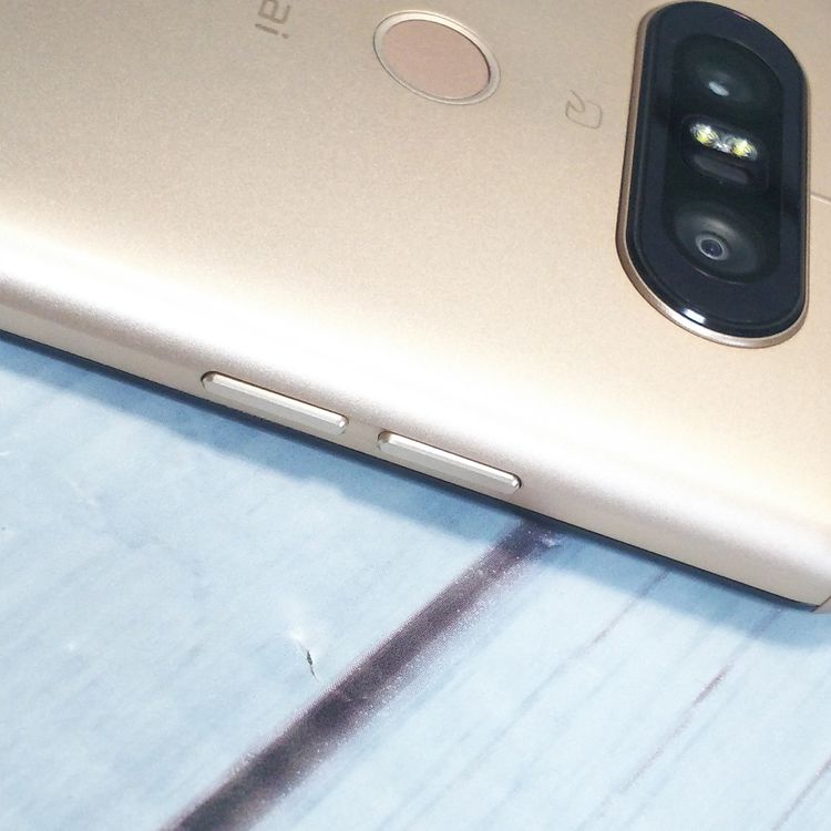 LG au isai Beat LGV34 GOLD �������  ���� 681