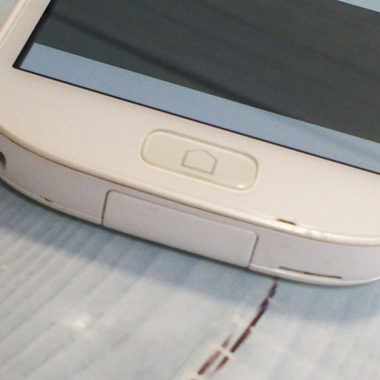 �ٻ��� �餯�餯���ޡ��ȥե���3 F-06F docomo �ۥ磻�� 741