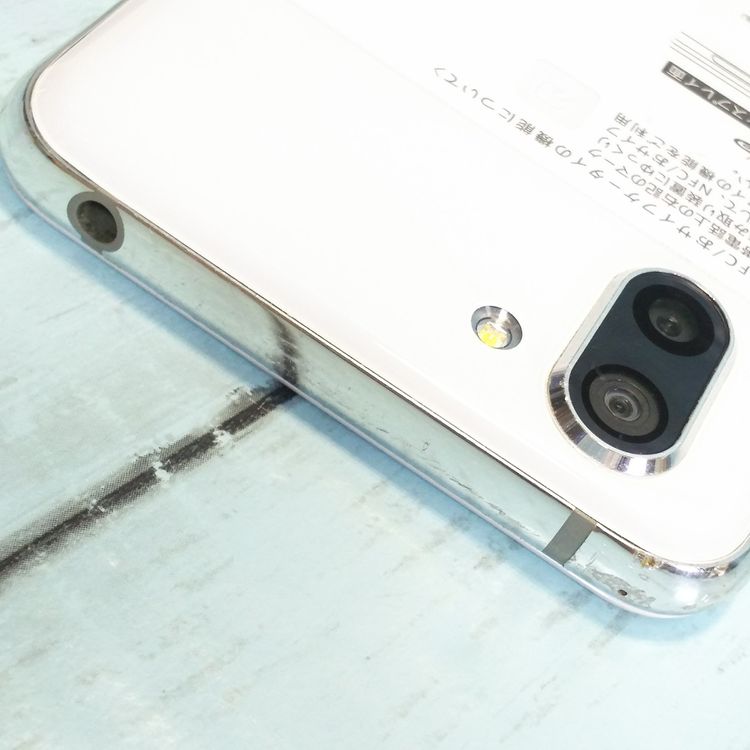 docomo AQUOS R2 SH-03K Platinum White  067