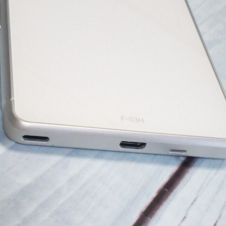 docomo arrows SV F-03H White  838