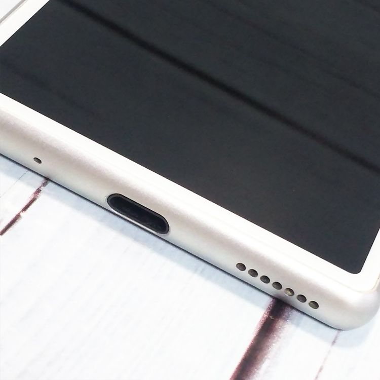 au Xperia8 SOV42 �ۥ磻��  095