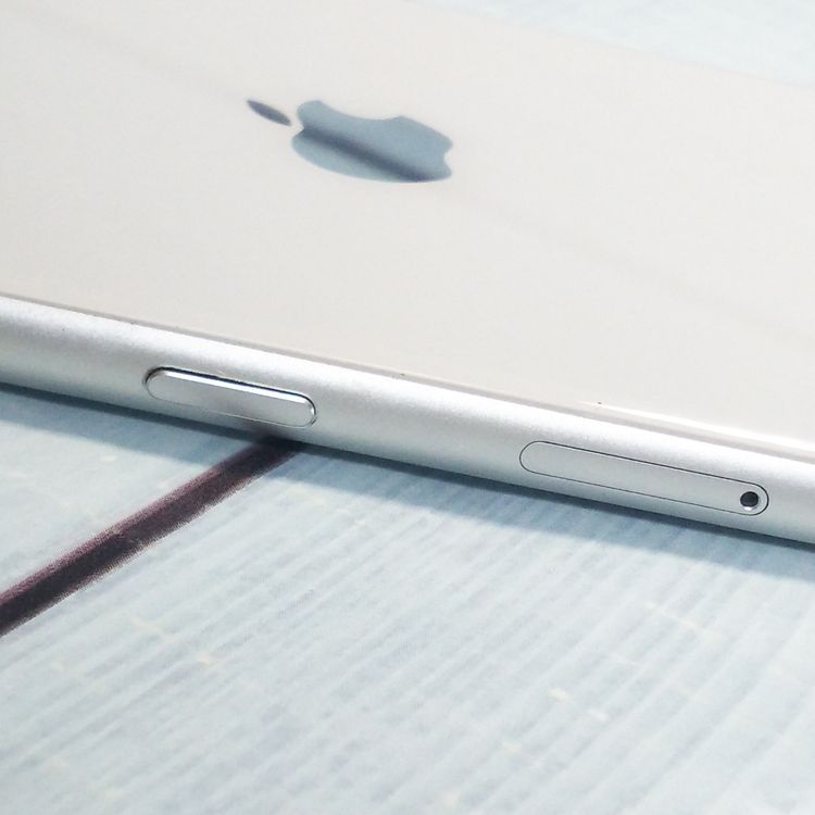 SoftBank iPhone8 64GB �Хåƥ꡼100% ����С�  666