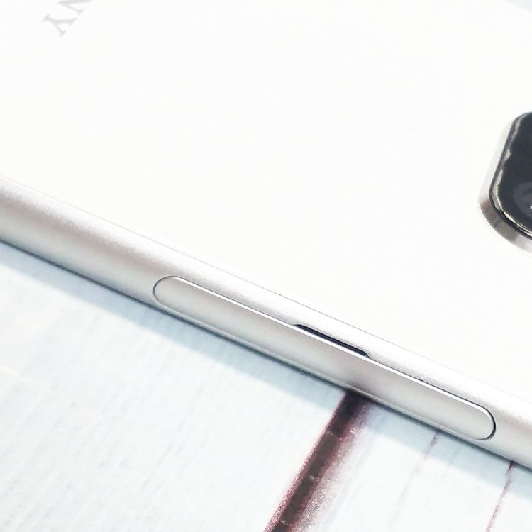 au Xperia8 SOV42 �ۥ磻��  095