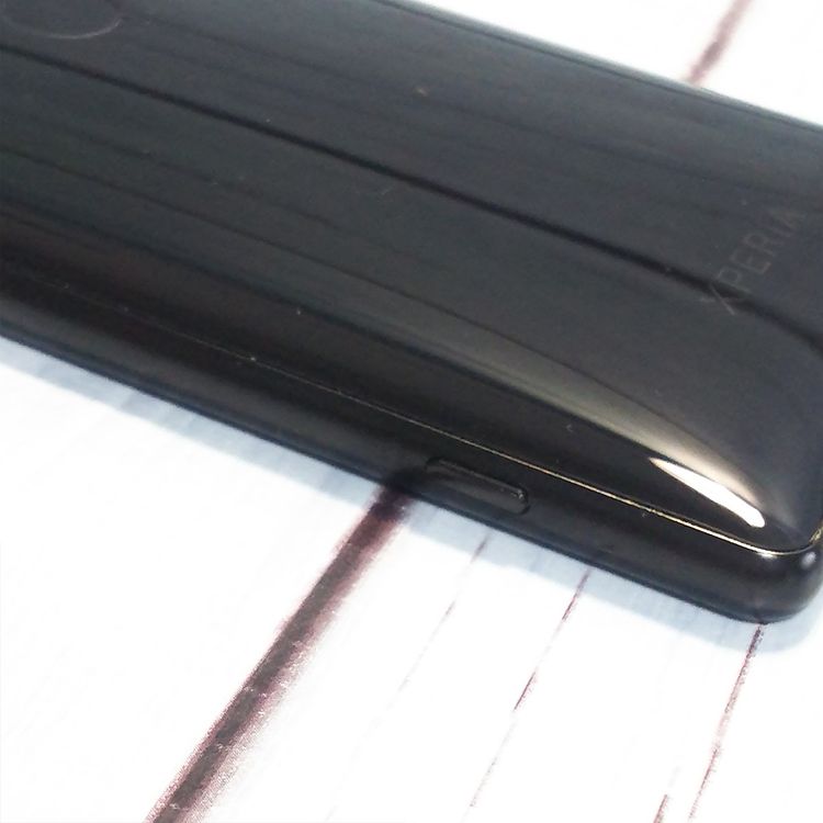 ���ˡ� Xperia XZ2 SoftBank 702SO Liquid Black  438