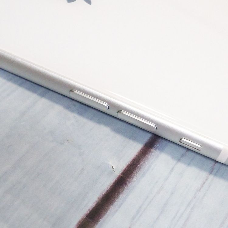 au iPhoneSE2 64GB �ۥ磻��  054