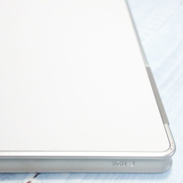 docomo arrows Tab F-02K White �ۥ磻��  041