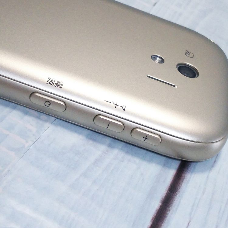 docomo F-03K ������� �餯�餯���ޡ��ȥե��� me  831