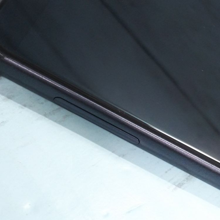 au AQUOS sense2 SHV43 Nuance Black  222