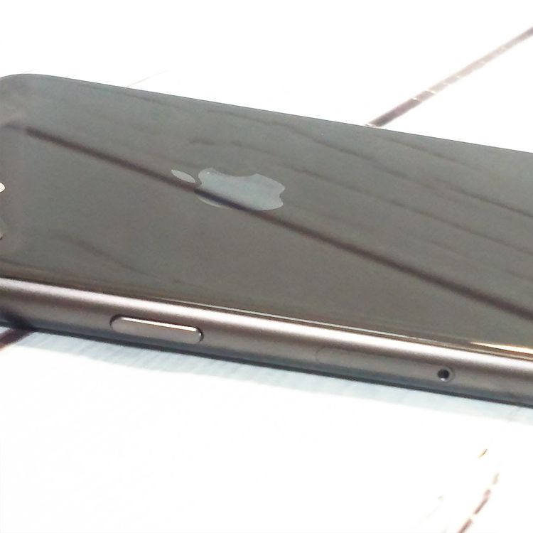 SIM�ե꡼ iPhone8 64GB ���ڡ������졼  083
