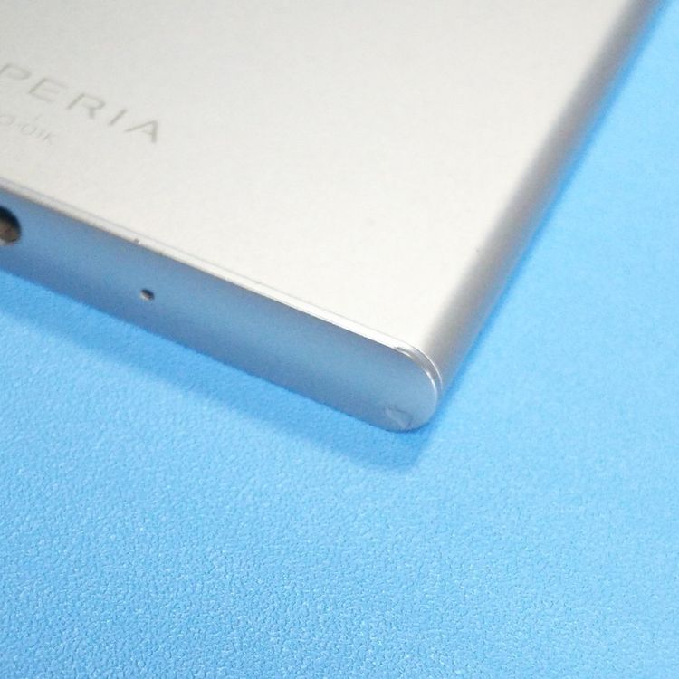 docomo Xperia XZ1 SO-01K Warm Silver  985